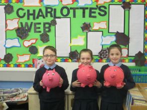 P5/P6 pupils create Papier Mache Pigs